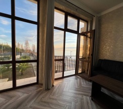 Двухместный люкс с балконом и с красивым видом из окна двуспальная кровать в Blacksea