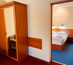 Двухместный двухкомнатный номер I категории "Комфорт" с одной двуспальной кроватью в Фридрихсхофф