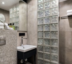 Джуниор сюит с мини-кухней и видом на улицу в 1715 Duplex Hotel