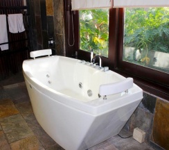 Номер Deluxe с частичным видом на море в Poshanu Resort