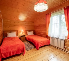 Шестиместный коттедж Княжеский с балконом в Ателика Улиткино