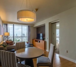 Двухместный номер Grand Deluxe c 1 комнатой с балконом (двуспальная кровать) в Chatrium Sathon Bangkok