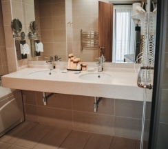 Двухместный люкс Business с балконом и с видом на море двуспальная кровать в Diana Palace