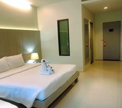 Двухместный номер Deluxe с видом на город (двуспальная кровать) в Phuketa Hotel Phuket Town