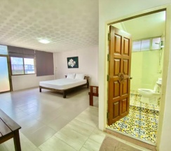 Двухместный номер Standard с балконом двуспальная кровать в No.7 Guesthouse