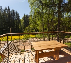 Еловая усадьба в Мазаная Горка