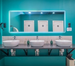 Кровать в 6-местном женском номере (общие удобства) в Hot Place Guest House
