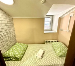 Общий 7-местный номер для мужчин и женщин с удобствами на этаже в Rest Home