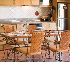 Коттедж с 3 комнатами в Sea Breeze House