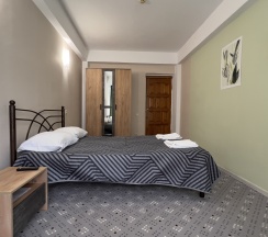 семейный улучшенный 2 спальни с балконом в София-rooms