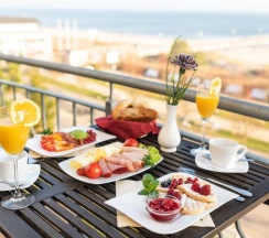 Двухместный номер Comfort с видом на море двуспальная кровать в Strandhotel Möwe