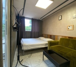 Двухместный коттедж с красивым видом из окна двуспальная кровать в Koban Spa Resort