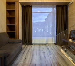 Двухуровневый люкс в Wood House