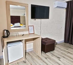 Полулюкс, двухкомнатный номер на первом этаже в Золотая рыбка