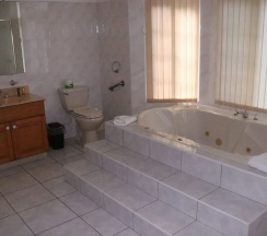 Двухместный люкс Luxury с видом на океан двуспальная кровать в Pink Rock Bed & Breakfast