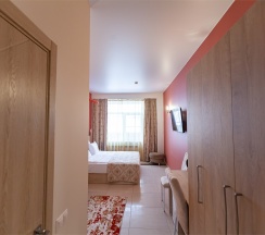 КОМФОРТ 3-местный (с диванчиком). Новый номерной фонд в MaxxRoyal