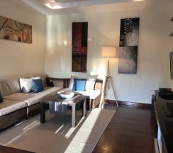 Двухместный Bungalow Suite с балконом и с видом на бассейн двуспальная кровать в Отель Royal Beach Boutique Resort & Spa