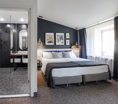 Улучшеный семейный в History Hotel