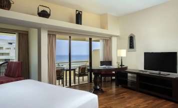 Двухместный полулюкс с видом на море двуспальная кровать в Pullman Phuket Karon Beach Resort ex. Hilton Phuket Arcadia Resort