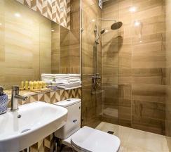 Люкс с кроватью размера «king-size» и видом на море в Брют