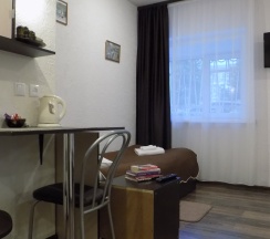 Трехместный номер с двуспальной и односпальной кроватями в Gh_Ms