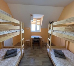 Кровать в общем номере (мужской номер) в Гостевой Дом 125