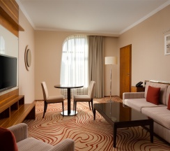 Бизнес Люкс с 1 кроватью «King size» с панорамным видом на театр в Grand Autograph Hotel Novosibirsk