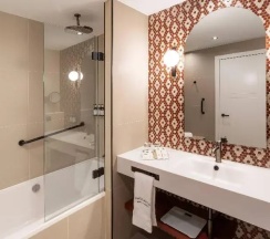 Двухместный номер Superior с балконом (двуспальная кровать) в Senator Gran Vía 70 Spa Hotel