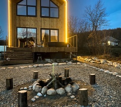 Коттедж улучшенный с 2 двуспальными кроватями в Любовь и Горы