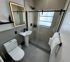 Четырёхместная студия Premium в Miami International by Lowkl