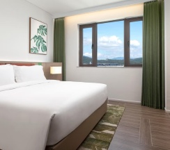 Четырёхместный люкс с 2 комнатами в Holiday Inn Resort Sanya Bay by IHG