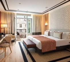 Двухместный номер Superior с балконом (двуспальная кровать) в Senator Gran Vía 70 Spa Hotel