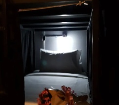 Кровать в общем номере (мужской номер) в The Bed Hostel at Patong