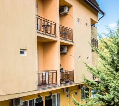 3х местный номер с балконом в Dream House