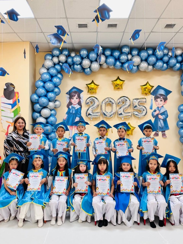 Жыныстық фотосуреттерде мастурбация жасайтын Playboy қыздары