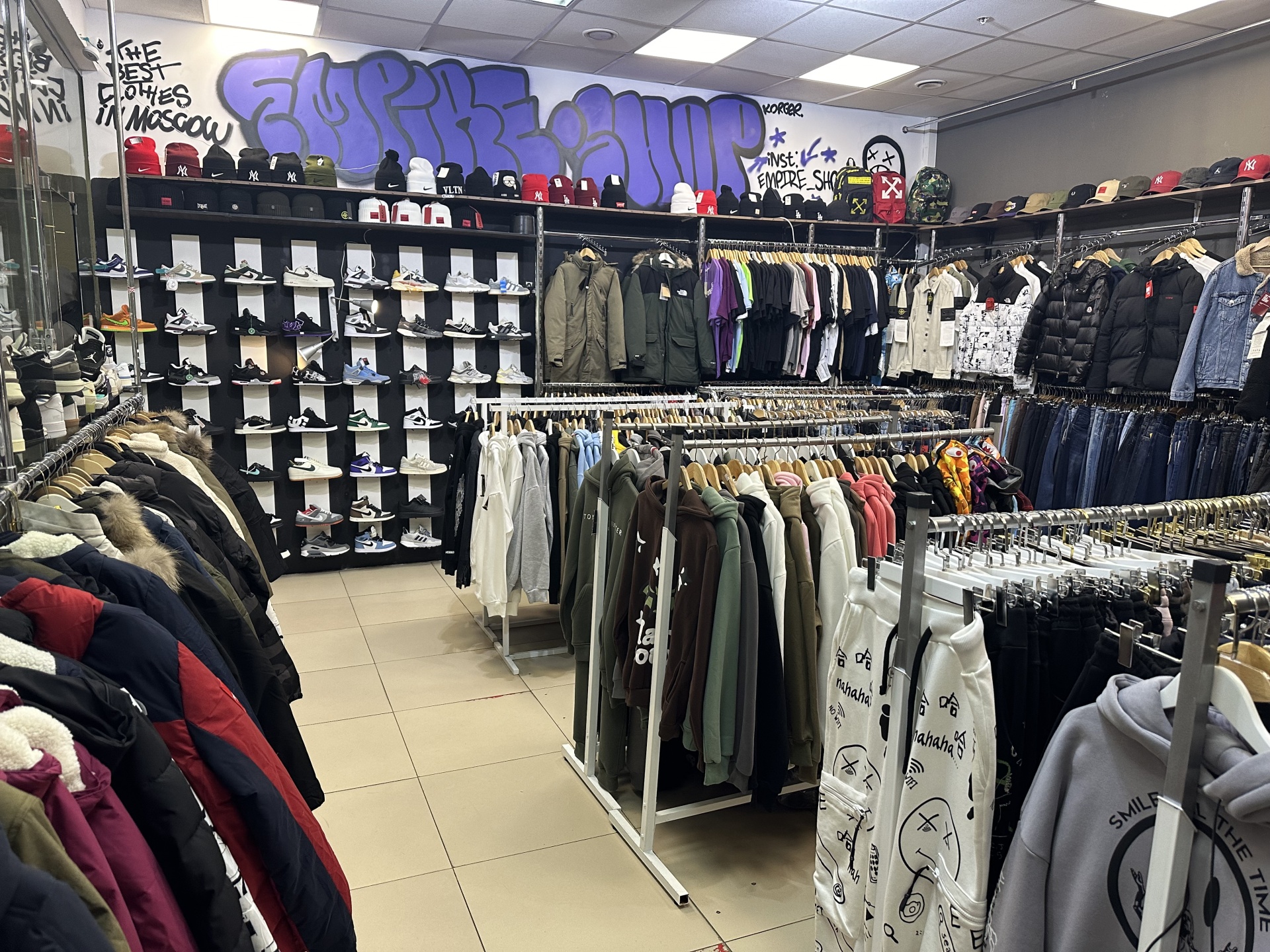 Empire Shop, магазин молодежной одежды, ТЦ Конфетти, улица Нагатинская, 16,  Москва — 2ГИС