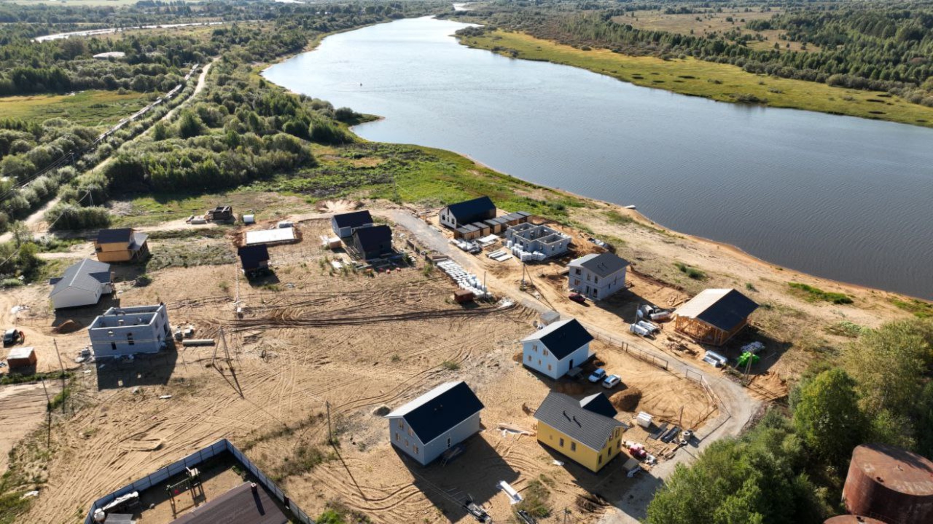 Краснозатонский: карта с улицами, домами и организациями города — 2ГИС