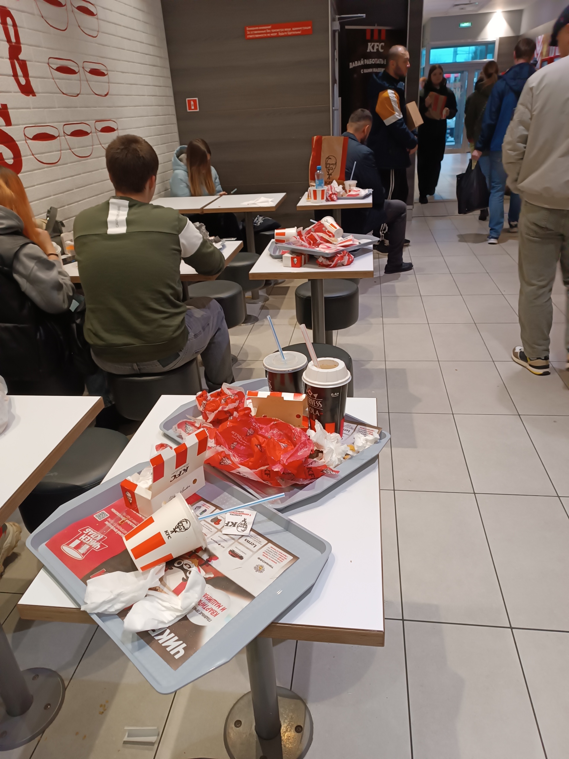 KFC, ресторан быстрого обслуживания, Макси, улица 25 Сентября, 35а,  Смоленск — 2ГИС