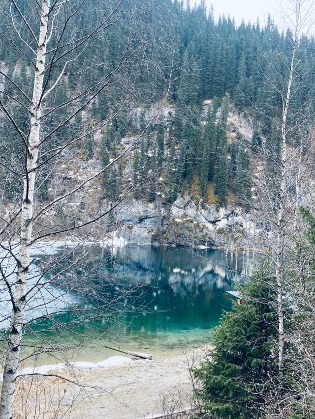 Мұздағы жалаңаш қыздар