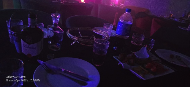 Лесби стриптиз бейне