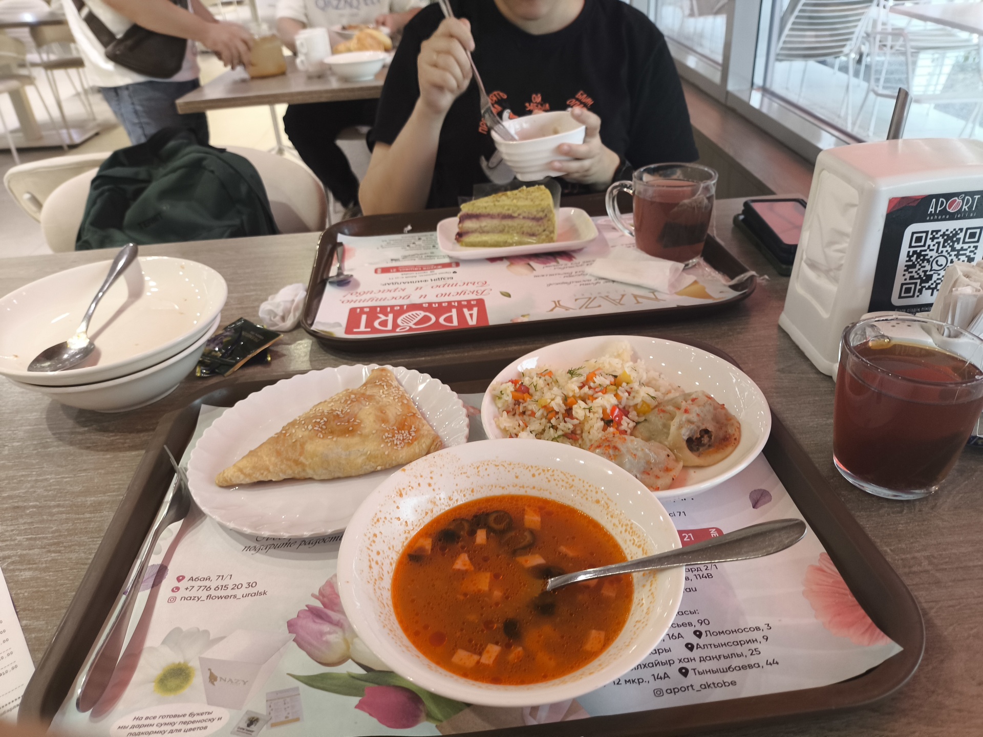 Қыз құрысып жатыр Chanel секс видеосы