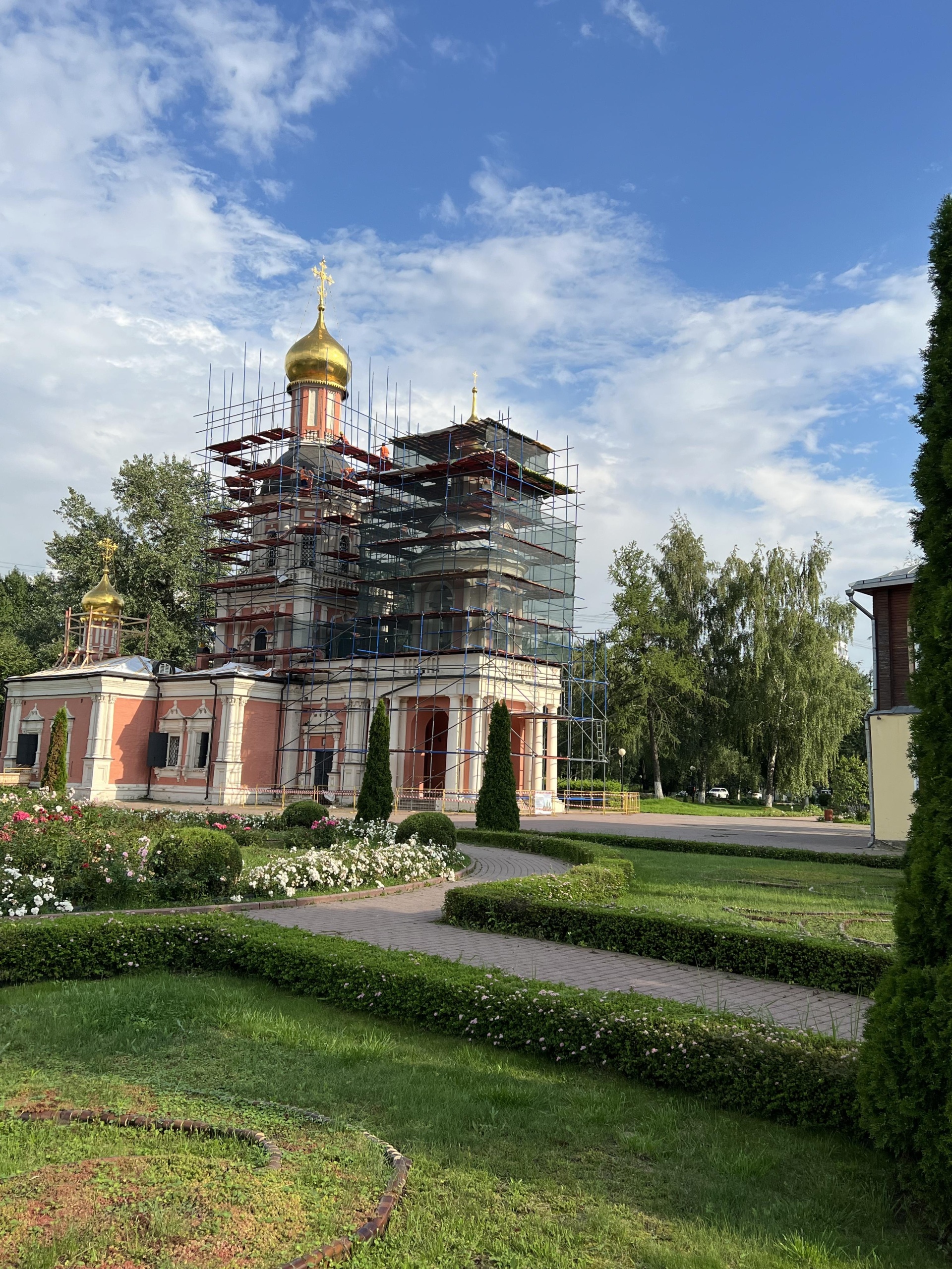 Храм Живоначальной Троицы Патриаршее Подворье, Усадьба Свиблово, Лазоревый  проезд, 15 ст3, Москва — 2ГИС