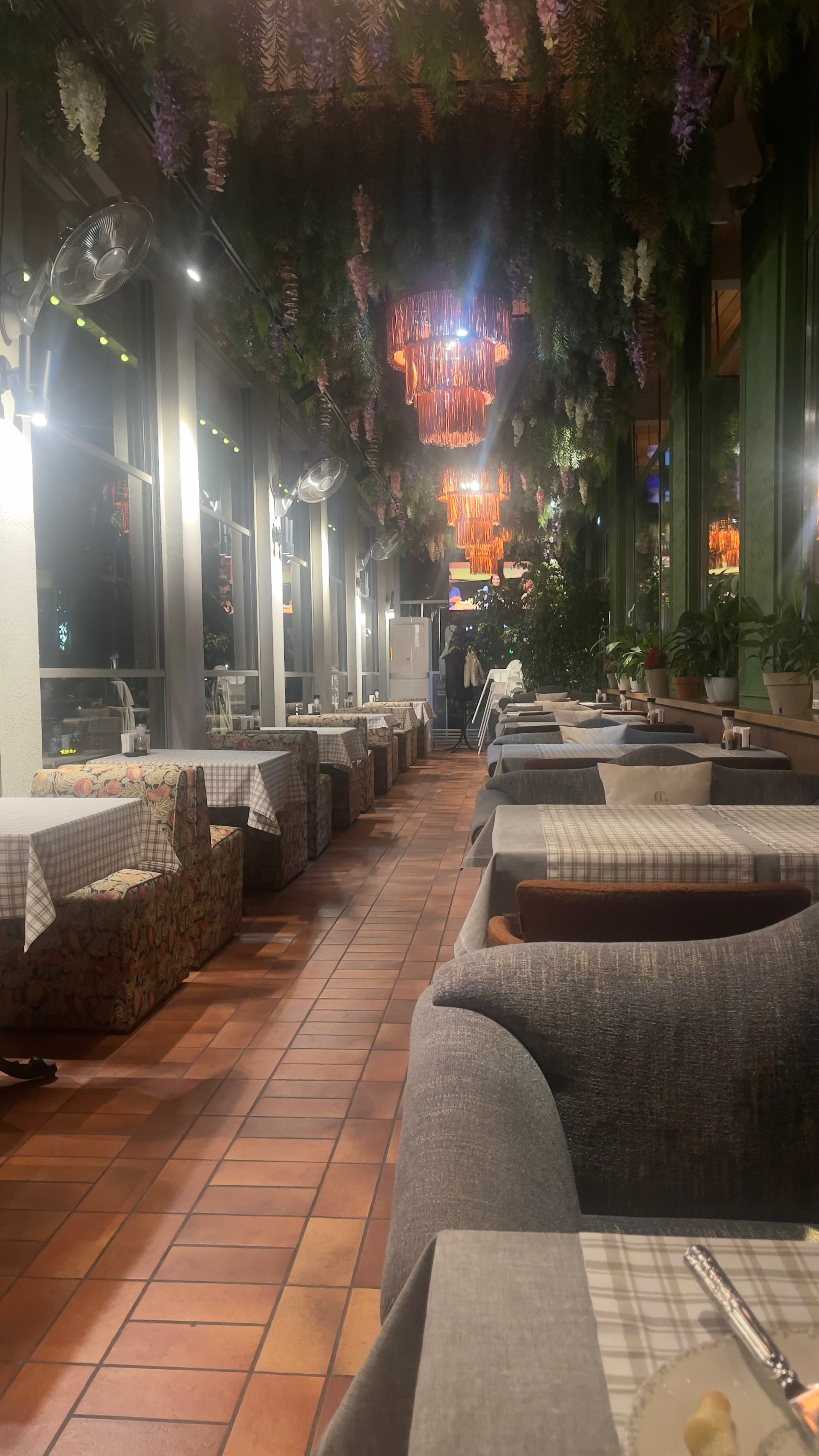 Жезөкшелер көлікте ерлермен жыныстық қатынасқа түседі