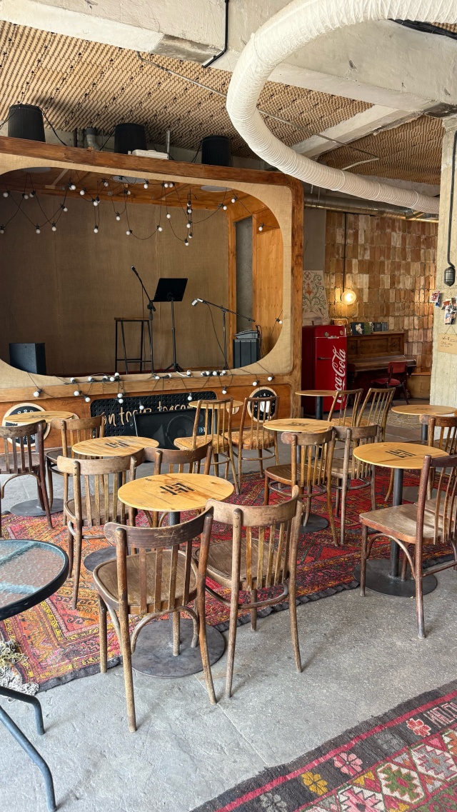 Ануста саусақты жақыннан түсіру