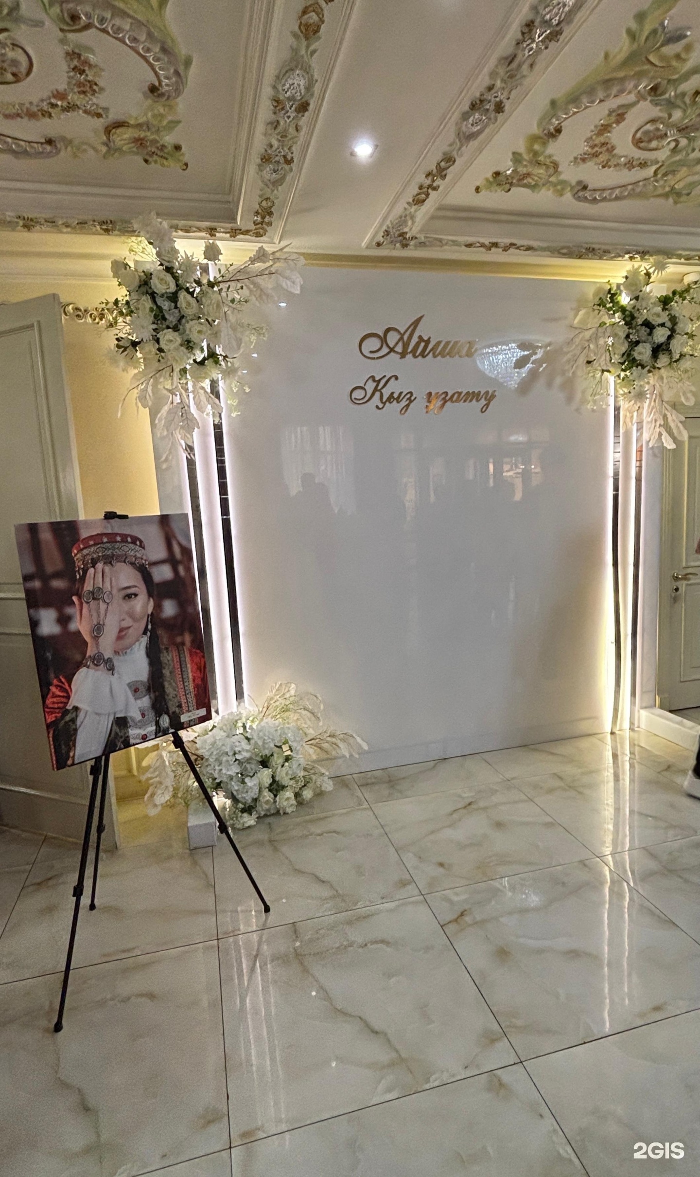 Бұл порно қызды таң қалдырды.