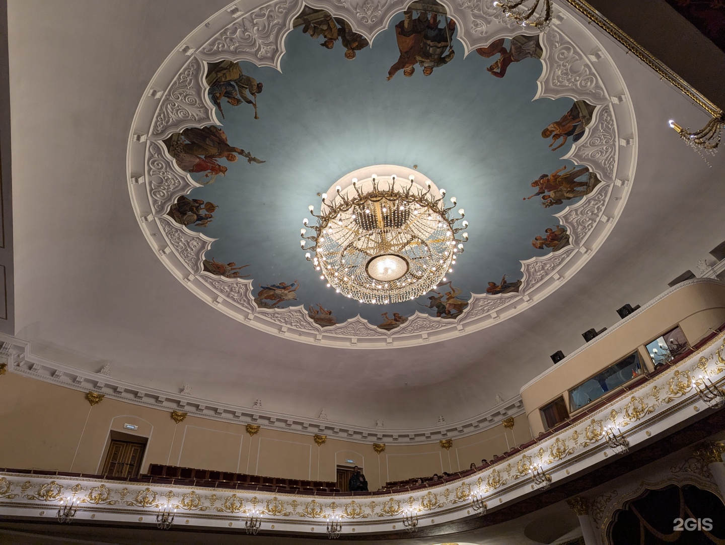 Атақты Жанна Фрискенің эротикалық оқиғалары Олар бөтелкені кискаға салады