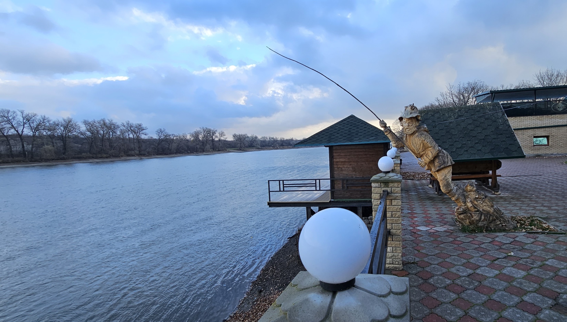 Исток, гостинично-ресторанный комплекс, Гостинично-ресторанный комплекс 