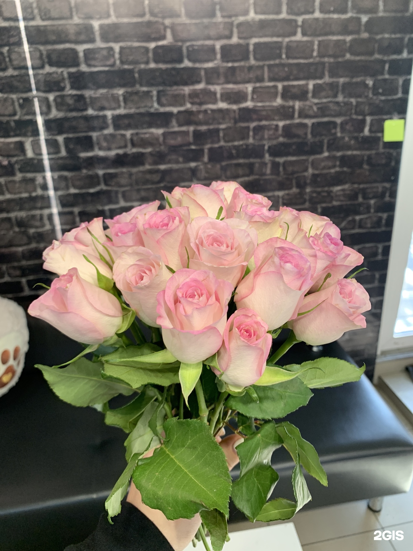 букет на сватовство для невесты. цветы букет махачкала. огромный букет цветов. огромный букет от жениха. букет роз махачкала.