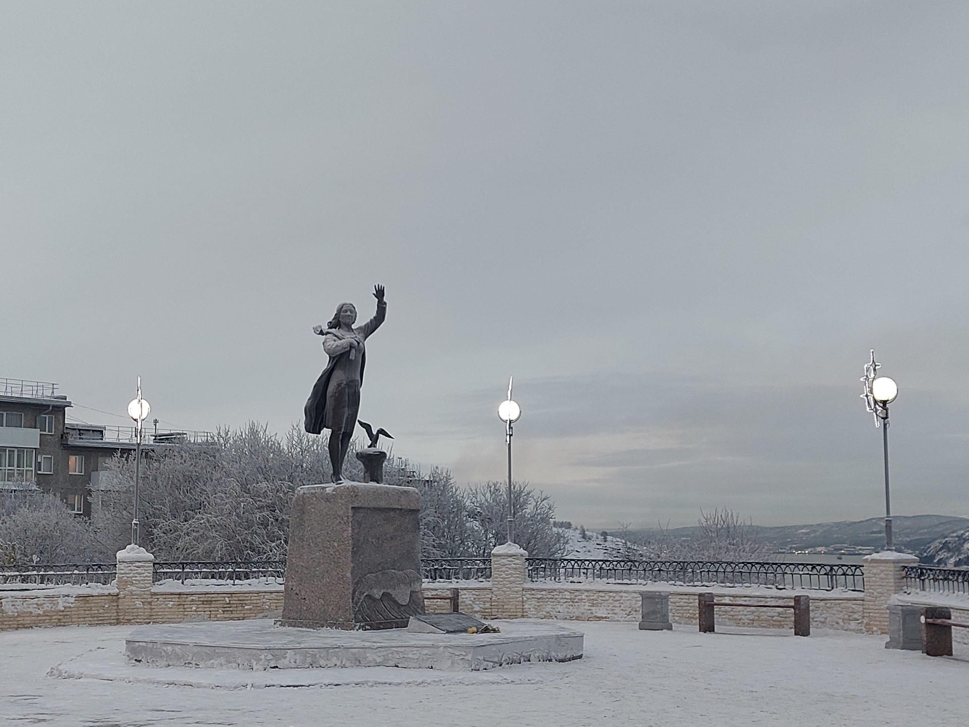 Сквер и памятник 