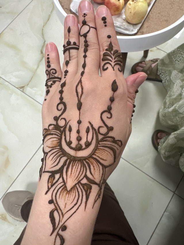 Қарыздары үшін әйелін жұбатуға берді